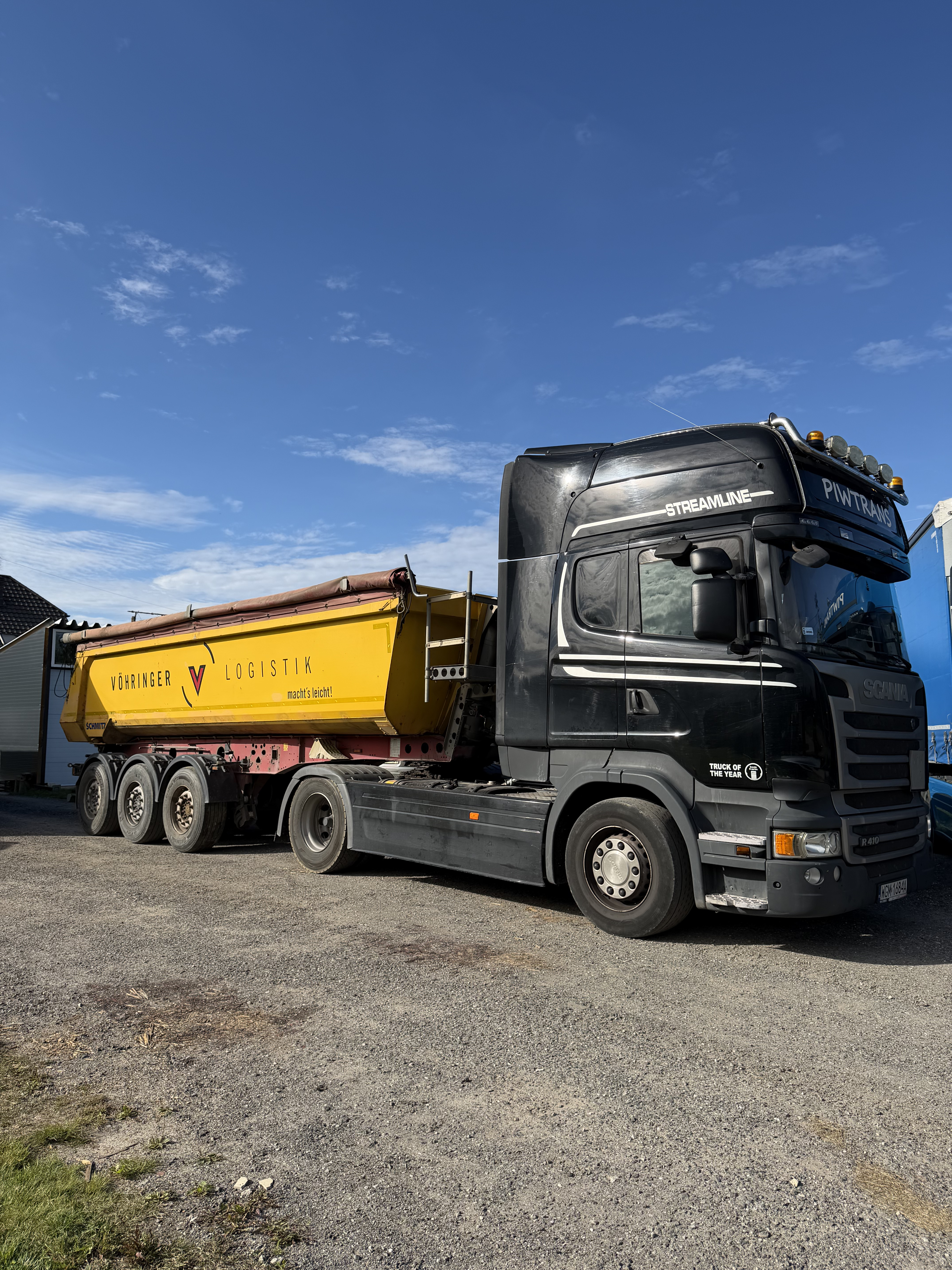 Ciągnik siodłowy Scania z naczepą wywrotką